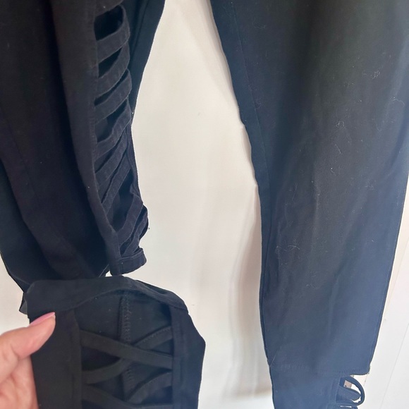 Bundle of 2 pairs of black leggings. One is size  xL and other is large - Picture 3 of 6